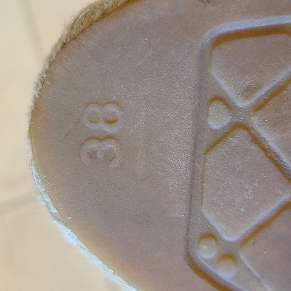 CHANEL Black Lambskin Leather CC Logo Espadrilles [size 38] - Picture 8 of 10